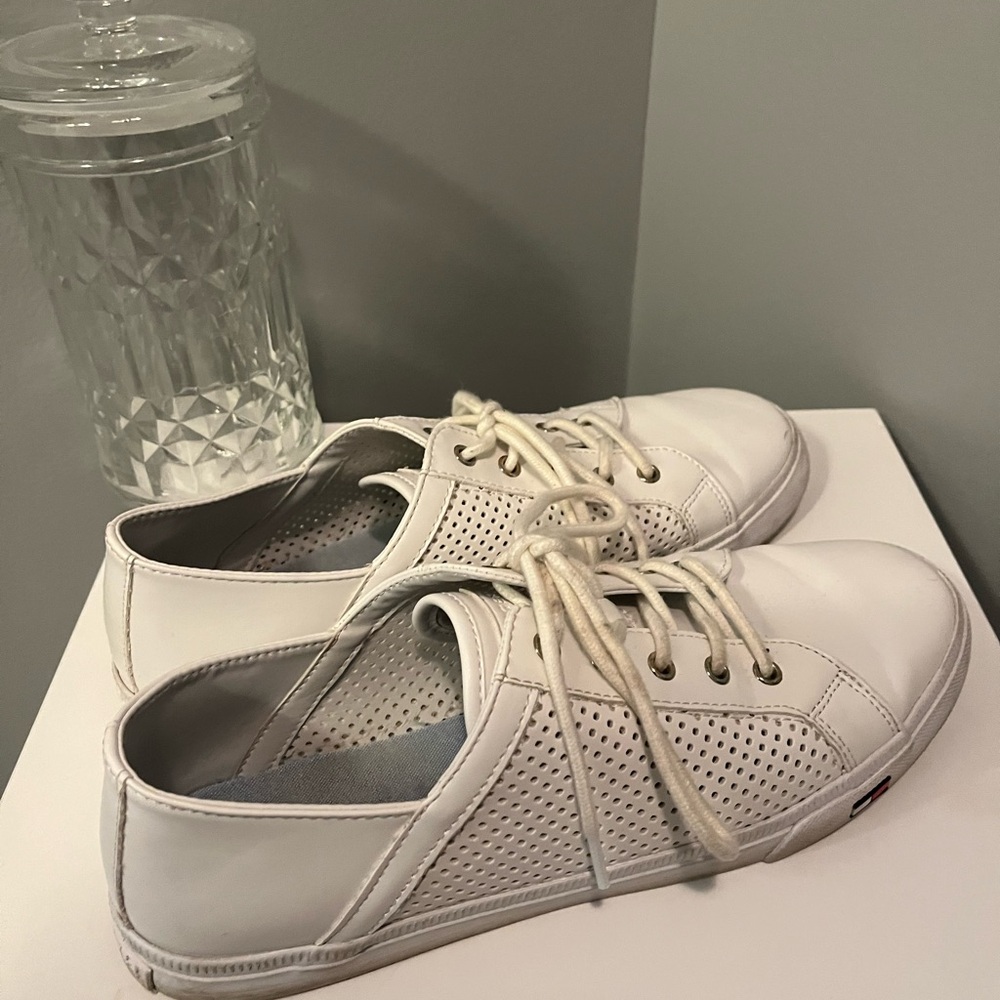 Tommy Hilfiger White Perforated Leather Sneakers.  EUC